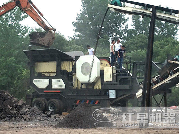 移动式破碎机现场图